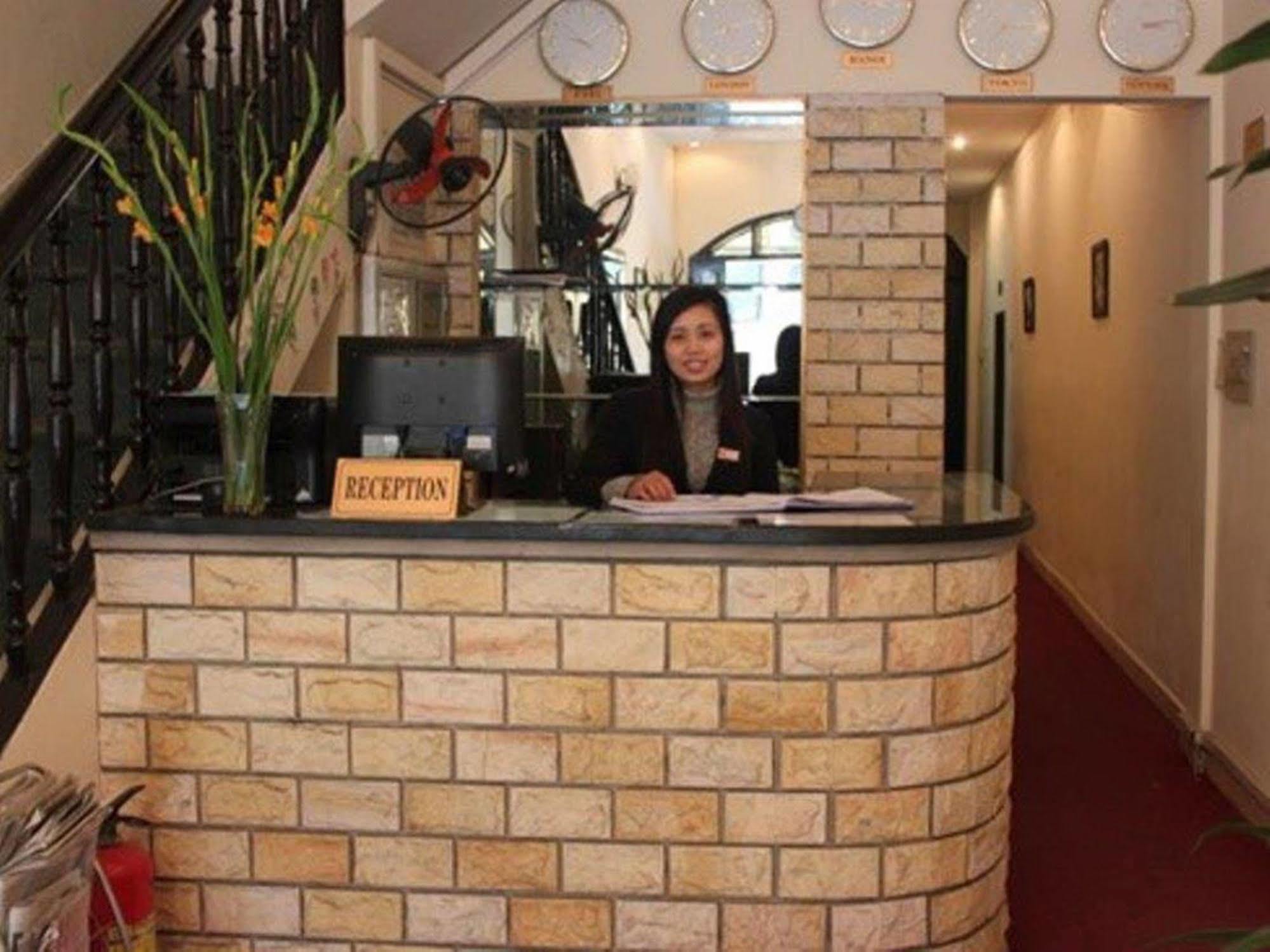 Khách sạn A25 - 12 Liên Trì 2*